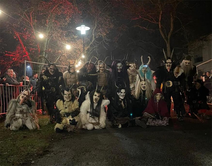 Die Flochlaund Teifln bei ihrem ersten Heimlauf in Raiding.