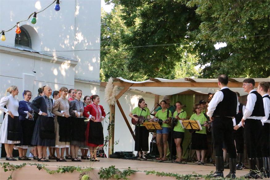 Die Folklorengruppe Graničari bei ihrem alljährlichen Kirtag.