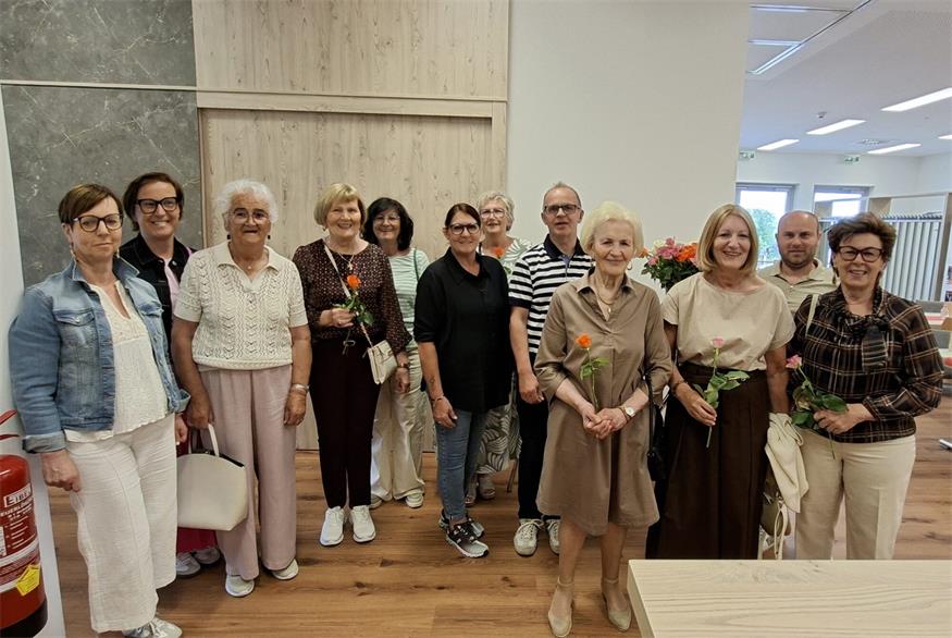 Die Frauen freuten sich über den Empfang und über Kaffee und Kuchen. 