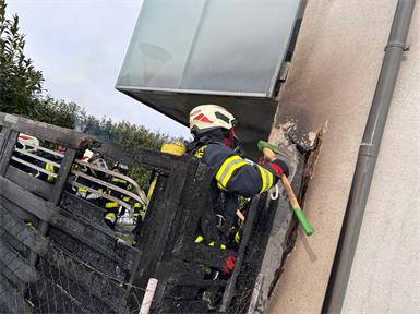 Die Freiwillige Feuerwehr Gattendorf stand mit vier Fahrzeugen und 43 Mitgliedern im Einsatz.
