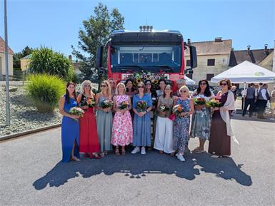 Die Freiwillige Feuerwehr Stegersbach bedankte sich herzlich bei den Fahrzeugpatinnen, allen Unterstützerinnen der Bausteinaktion und den teilnehmenden Feuerwehren. 