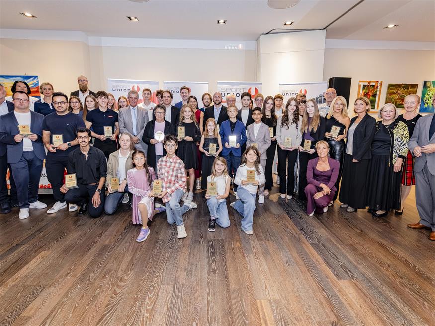 Die Geehrten samt Ehrengäste bei der SPORTUNION Gala in Neufeld.