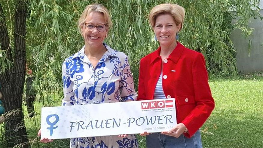 „Die Geleitgeberin“ Katharina Leitgeb und die "Frau in der Wirtschaft"-Bezirksvorsitzende Daniela Jagschitz