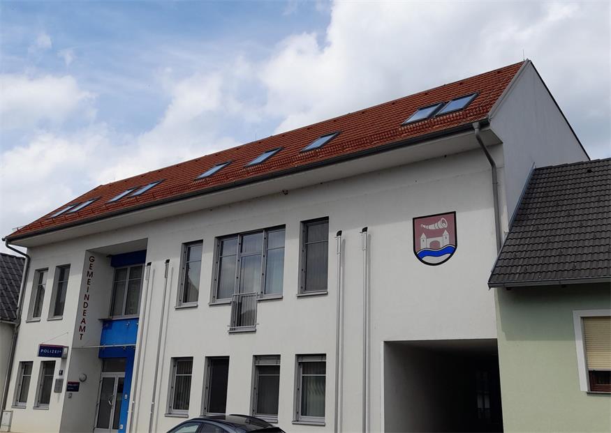 Die Gemeinde hat im Zuge der Dorferneuerung die Initiativen "Mittendrin" und "Von der Lacke zum Bach" gestartet.
