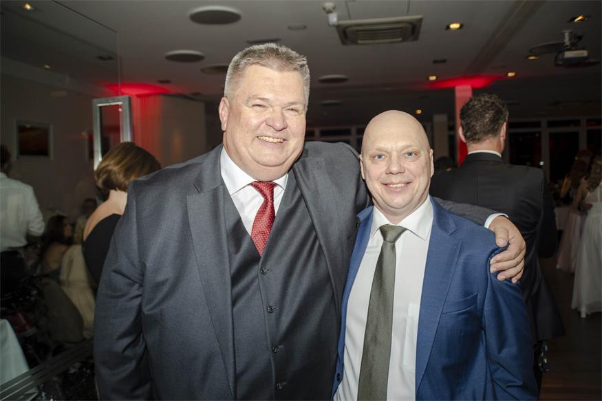 „Alles Walzer“ beim Neufelder Stadtball Die Gemeinderäte Bernhard Bauer und Werner Schuster sorgten für einen reibungslosen Ablauf.