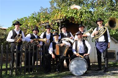 Die Gramüposcha aus Gols spielen burgenländische Volksmusik vom Feinsten!