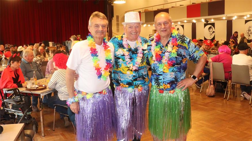 Die Hawaii-Jungs Reinhard Fuchshuber, Beppo Giefing und Erich Steiger kamen auf einen Abstecher im Martinihof vorbei. 