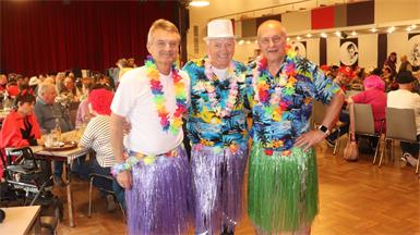 Die Hawaii-Jungs Reinhard Fuchshuber, Beppo Giefing und Erich Steiger kamen auf einen Abstecher im Martinihof vorbei. 