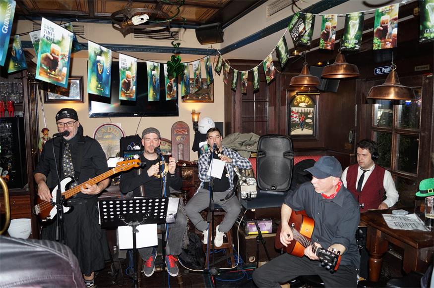 Grün, laut & legendär: Peacock im St. Patrick’s Day-Fieber