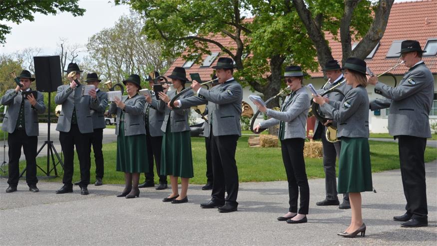 Signale, Fanfaren und Polkas