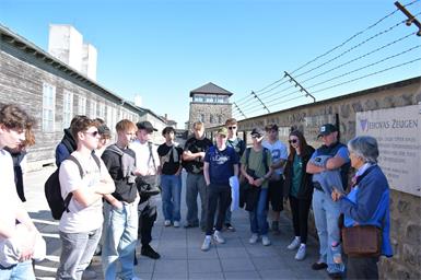 Die Jugendlichen besuchten die Gedenkstätten in Gusen, Mauthausen und Hartheim.