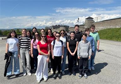 Die Jugendlichen besuchten die KZ-Gedenkstätte Mauthausen.