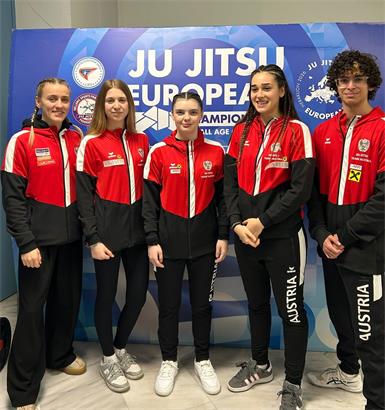 Die Kämpfer des JJC Vila Vita Pannonia Wallern bei der Nachwuchs-EM: Europameisterin und Trainerin Lisa Fuhrmann, Paula Nyikos, Emma Zsoldos, Yoanna Ivanova, Aron Haider (v.l.n.r.).