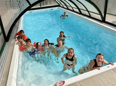 Die Kids hatten sichtlich Spaß im Pool.