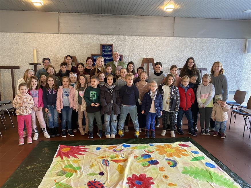 Die Kinder der Jungschar Mönchhof betätigten sich kreativ und gestalteten Verabschiedungstücher für das Krankenhaus Kittsee.