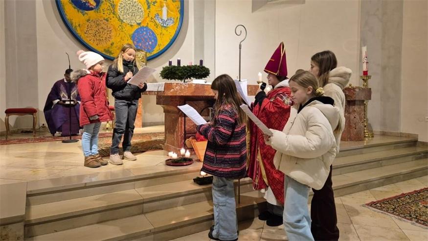 Die Kinder der Jungschar führten ein kleines Theaterstück auf. 