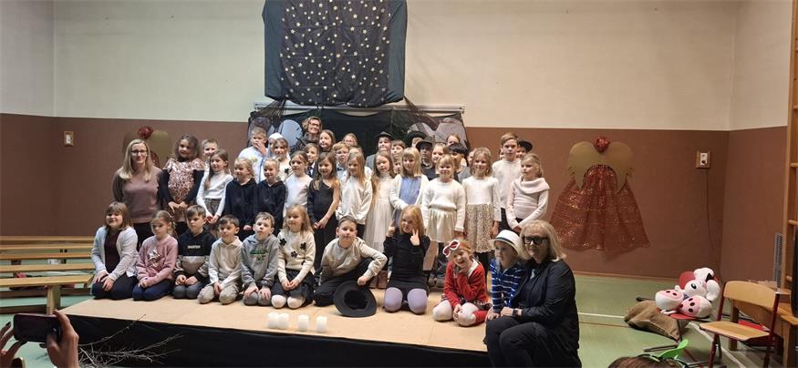 Die Kinder der Volksschule Weppersdorf begeisterten mit Musik, Schauspiel und Adventgedichten.