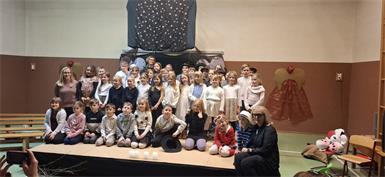 Die Kinder der Volksschule Weppersdorf begeisterten mit Musik, Schauspiel und Adventgedichten.