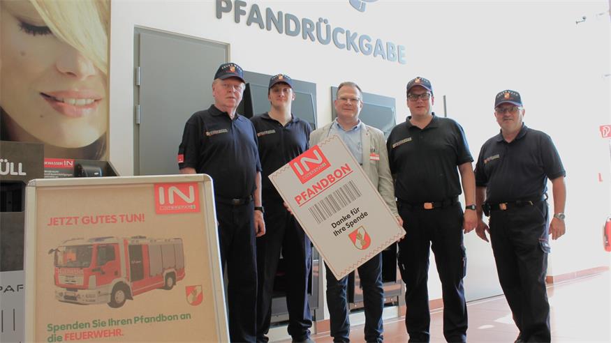 Pfand spenden, Feuerwehr helfen: INTERSPAR unterstützt FF Kleinhöflein