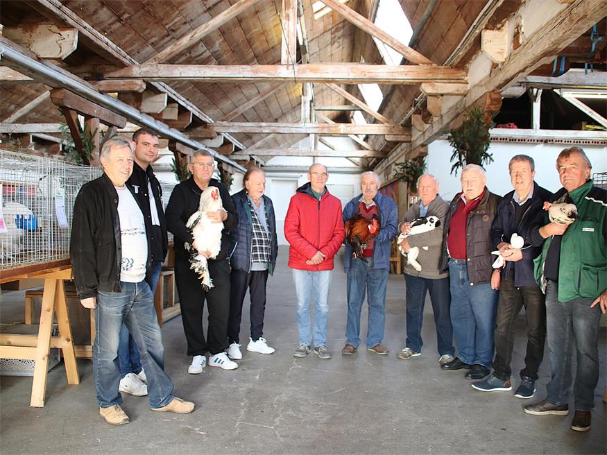 Die Kleintierzüchter rund um Obmann Georg Stifter (3.v.r.) luden in die Lockenhauser Gemeindehalle ein.