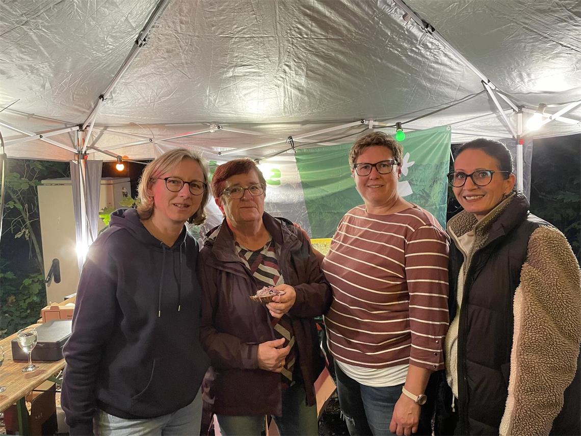 Die Küchencrew: Vizebürgermeisterin Sandra Puntigam, Gerda und Kerstin Bedenik s...