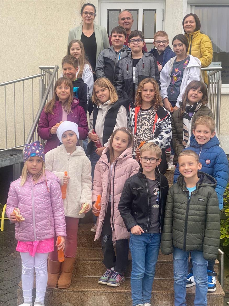 Unterrabnitzer Volksschulkinder durften Blick in Banktresor werfen