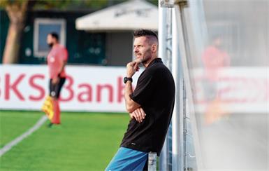 Die Luft für Coach Marian Tomcak und dem FC Winden wird immer dünner. Sein Team steht schon auf Rang elf!