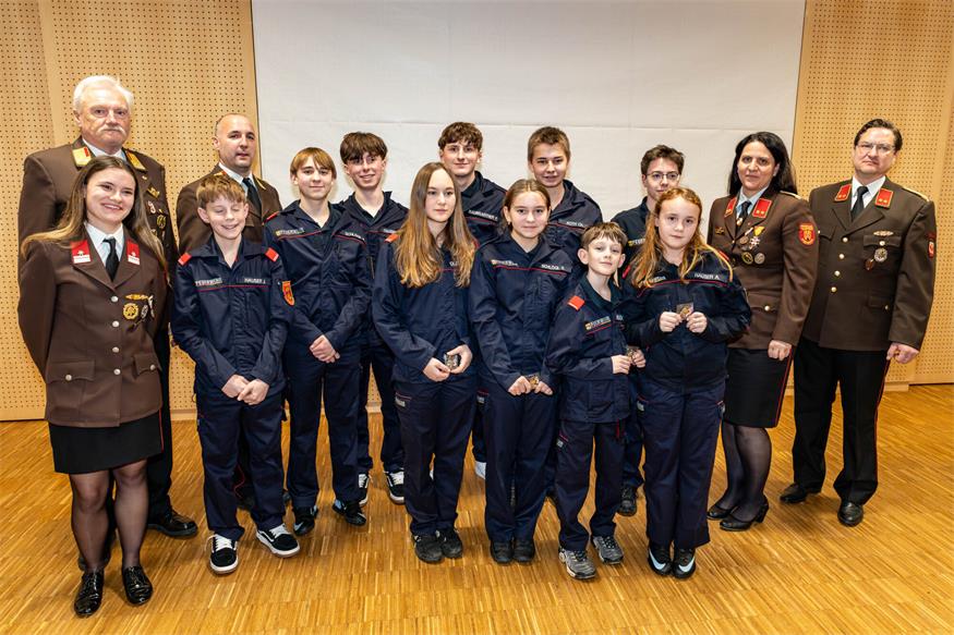 Die Mädchen und Jungen, die am Bundes-Feuerwehrjugend-Leistungsbewerb teilnahmen, wurden im Rahmen der Jahreshauptdienstbesprechung ausgezeichnet.