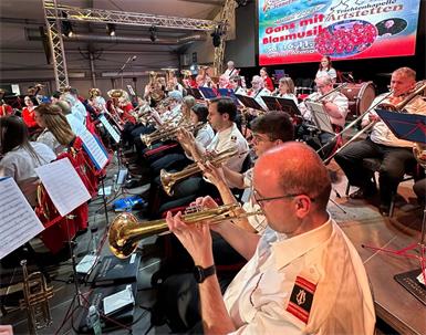 Die Mitglieder der Stadtkapelle Jennersdorf laden am 15. November zu „Gans mit Blasmusik“ in die Gernot Arena ein. 