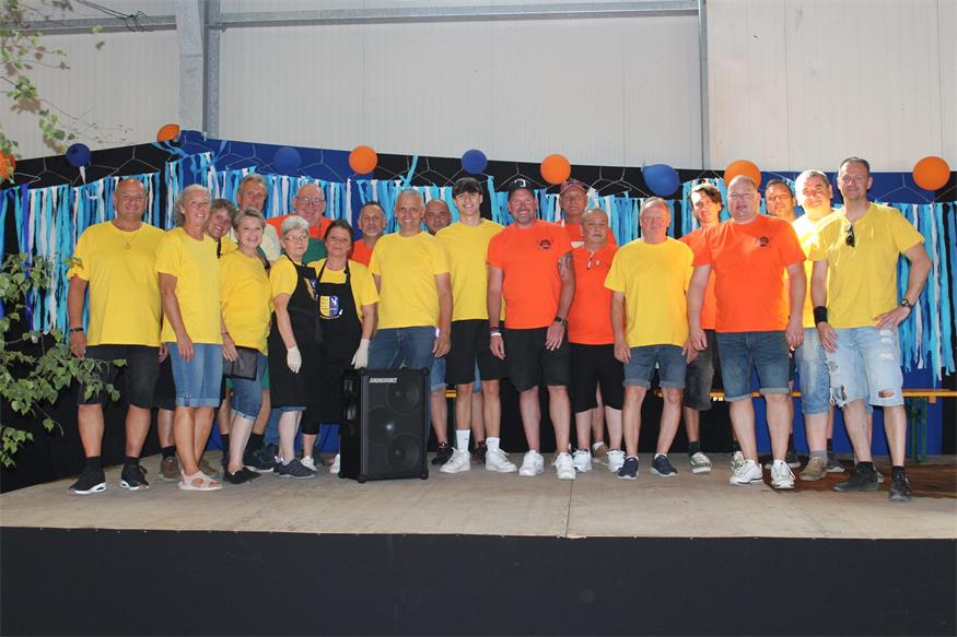 Die Mitglieder des SKC und des DV Waras Village organisierten den ersten gemeinsamen Kirtag in Kleinwarasdorf und sorgten mit großem Engagement für ein gelungenes Festwochenende.
