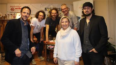 Die Moderatoren Wolfgang Millendorfer und Thomas Hofer, die Gäste Patrick und Andreas Pingitzer, Hermann Hanzl-Cermin mit Bürgermeisterin Claudia Schlager.