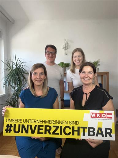 Die Mynd-Shape-Gründer Lisa und Sebastian Vavra mit Regionalstellenleiterin Evelyn Zarits und Regionalstellenobfrau Melanie Eckhardt.
