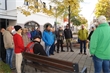 Die Naturfreunde lauschten gespannt Karl Aufner, der ihnen die Wanderroute erklä...