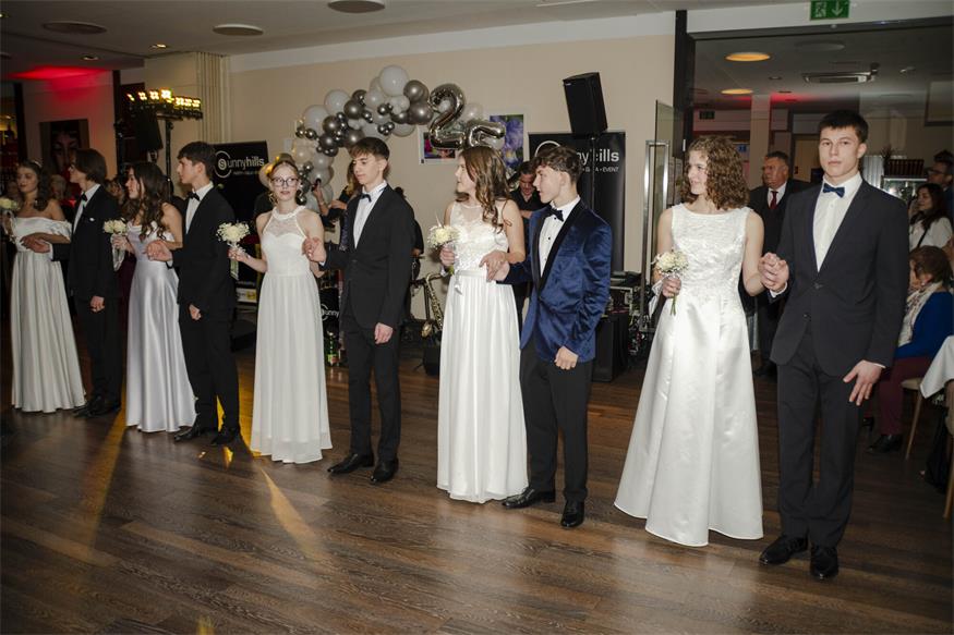 „Alles Walzer“ beim Neufelder Stadtball