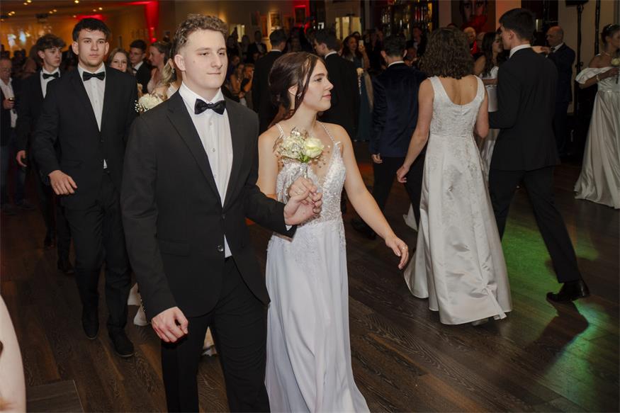 „Alles Walzer“ beim Neufelder Stadtball