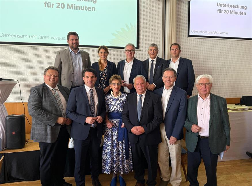 Die ÖVP-Spitze des Landes und Seniorenbund-Präsidentin Ingrid Korosec gratulierten Rudolf Strommer zur Wiederwahl als Landesobmann.