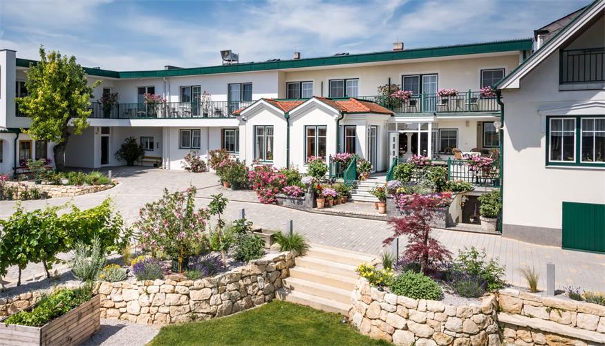 Die Pension Weinhof Kranixfeld-Fischl Mörbisch ist laut einer großen Urlaubsplattform die beliebteste Unterkunft des Landes und sogar in den Top-Ten Österreichs.