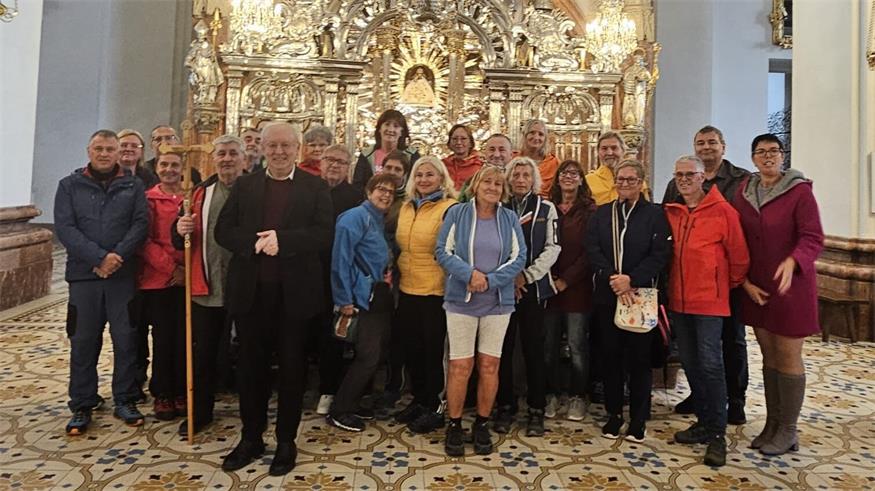Die Pensionistenortsgruppe Draßburg mit Ortspfarrer Mag. Johann Karall in Mariazell.
