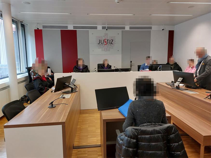 Die Pensionistin schilderte, wie es zum Konkurs gekommen war.