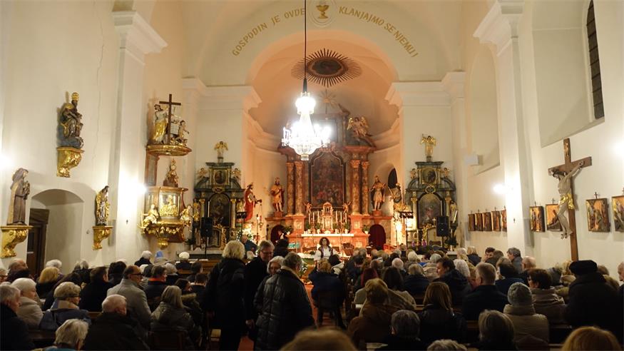 Auftritt der Tamburica Cindrof bei alljährlichem Adventkonzert