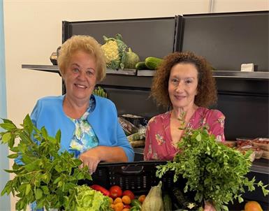 Die Präsidentin der Volkshilfe Burgenland Verena Dunst, mit Konstanze Breitebner. 