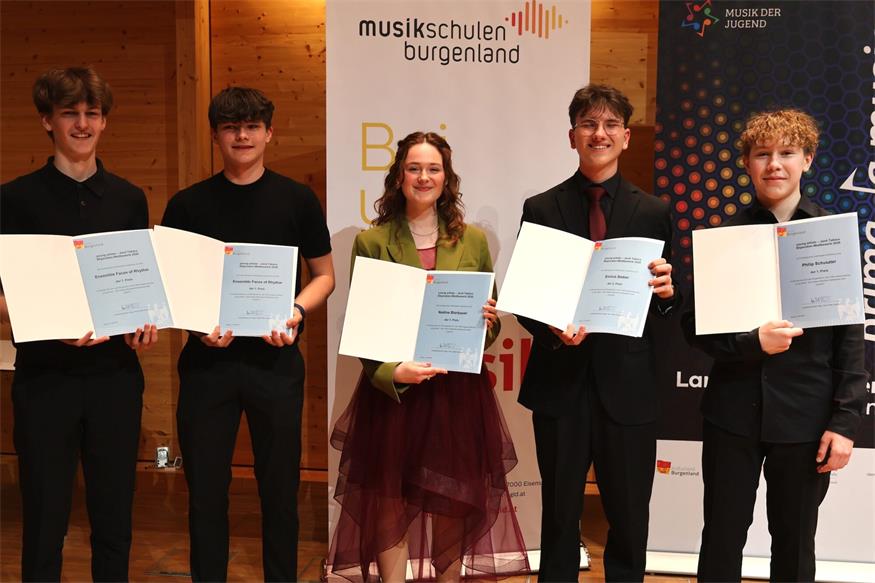Die Preisträger:innen des Jenő-Takács-Stipendienwettbewerbs: Matthias Fink, Sebastian Gold, Nadine Bierbauer, Enrico Sieber und Philip Schuszter.