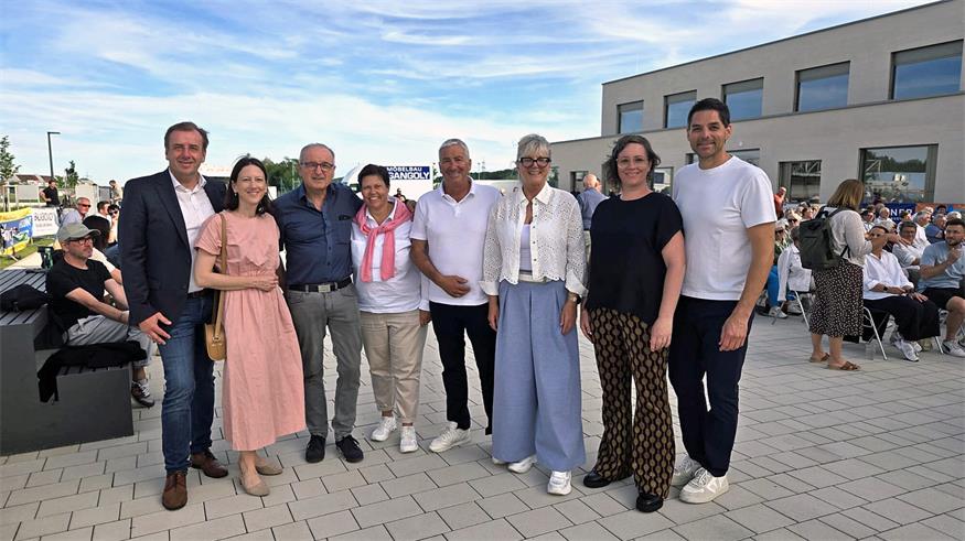 Die SPÖ Oberwart war vom Konzert begeistert. SPÖ Oberwart-Vizebürgermeister Michael Leitgeb (4.v.r.) mit Landtagsabgeordneten Christian Drobits, Susanne Sterniczky, Gemeinderat Ewald Hasler, Gemeinderätin Ute Wagner, Gemeinderätin Anna Maria Csekits, SPÖ Oberwart-Frauenvorsitzende Verena Liszt-Rohlf und Stadtrat Christian Dax (v.l.). 