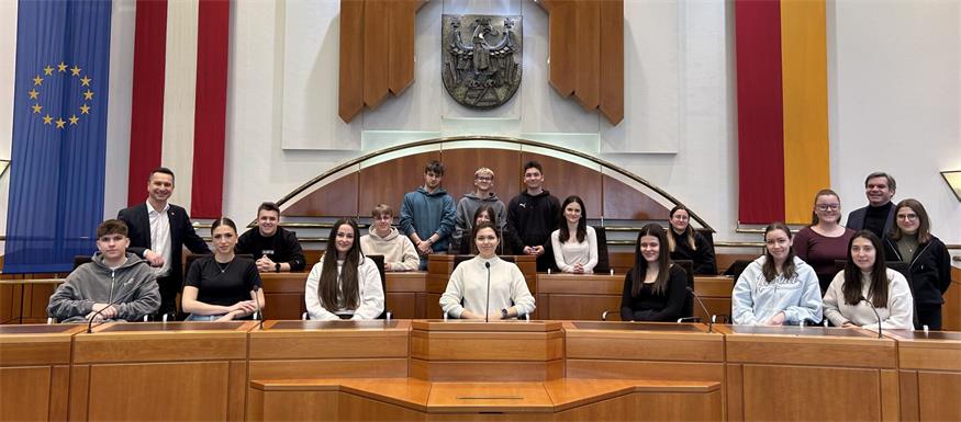 Die Schülerinnen und Schüler der 4a-Klasse der HAK Neusiedl am See.