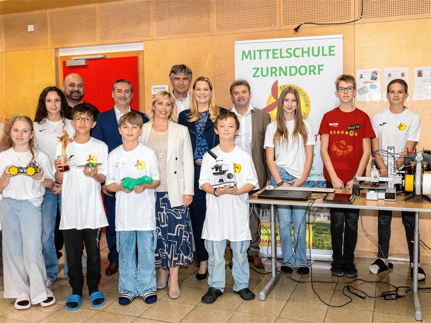 Die Schülerinnen und Schüler der Mittelschule Zurndorf beim ersten MINT-Tag im vergangenen Jahr.