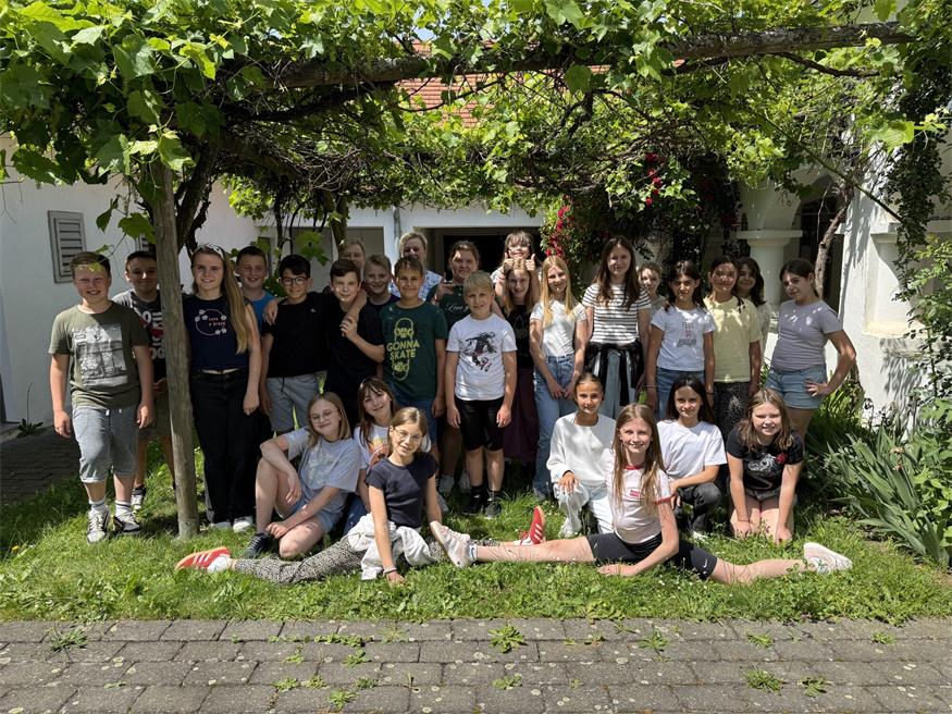 Die Schülerinnen und Schüler des Wimmer Gymnasium setzten sich in Zusammenarbeit von Museum Oberschützen, Hianzenverein und Burgenländischem Volksliedwerk mit der Burgenländischen Volkskultur auseinander.