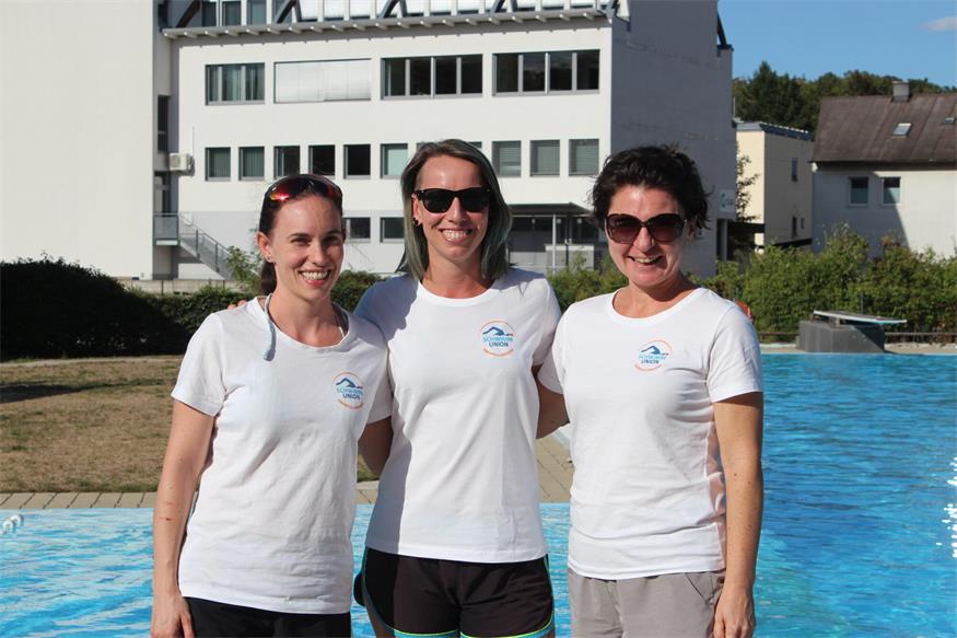Die Schwimmunion Oberpullendorf stellte sich beim Summer Closing erstmals öffentlich vor: Kassiererin Sabine Schwarz, Obfrau Iris Schmidt und Schriftführerin Sonja Csitkovics.