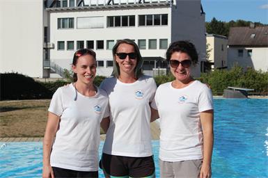 Die Schwimmunion Oberpullendorf stellte sich beim Summer Closing erstmals öffentlich vor: Kassiererin Sabine Schwarz, Obfrau Iris Schmidt und Schriftführerin Sonja Csitkovics.