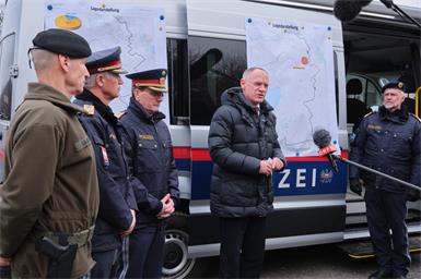 „Die Situation war vor drei Jahren an der Grenze zum Teil dramatisch und besorgniserregend“, meint Innenminister Karner.