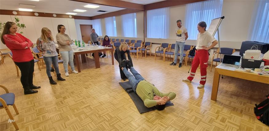 Die Teilnehmer und Teilnehmerinnen konnten ihr erworbenes Wissen auch gleich in praxisnahen Übungen unter Beweis stellen.